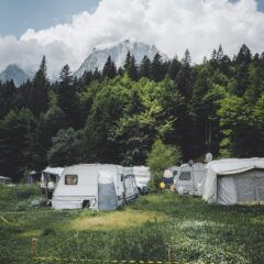 Privé sanitair op de camping: investeren in comfort met chemische toiletten en sanitaire units